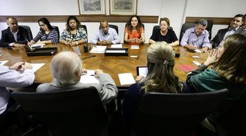 Financiários entregam minuta de reivindicações à Fenacrefi