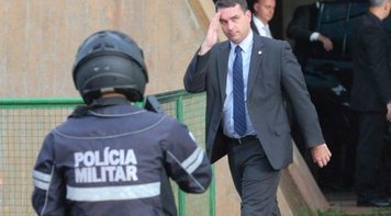 Funcionários de Flávio Bolsonaro na Alerj repassaram até 99% de seus salários