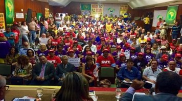 Fórum em defesa dos trabalhadores ameaçados pela terceirização marca ato para 17 de maio, em Brasília