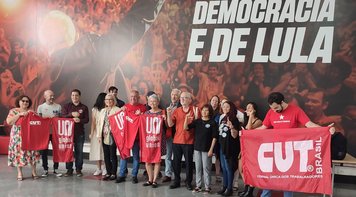 Delegação internacional de sindicalistas visita a CUT