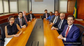 Banco Central aumenta aperto financeiro contra população com taxa de juros em 14,25%