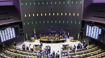 Deputados aprovam projeto que regulamenta reforma tributária e isentam fundos de pensão