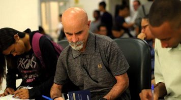 Novo salário mínimo tem o menor poder de compra para cesta básica em 15 anos