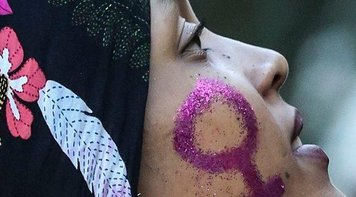 25N: Dia de luta pelo fim da violência às mulheres, veja a origem da data e os desafios atuais 