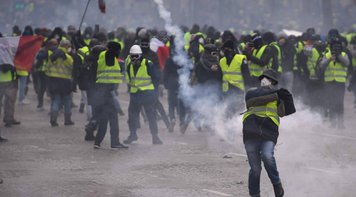 Com os protestos, franceses conquistam novas vitórias e aumento de 100 euros no salário mínimo