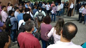 Funcionários param em protesto contra decisão arbitrária na Previ