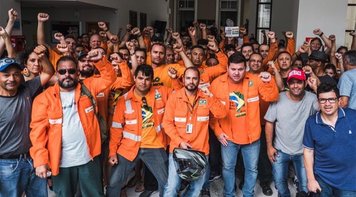 TRT do Paraná suspende 400 demissões de petroleiros da Fafen-PR
