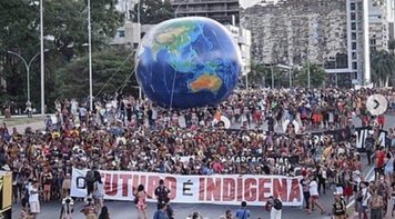 Indígenas marcham contra Bolsonaro e o Pacote da Destruição