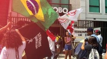 No Rio, movimentos populares ocupam Rede Globo 'por perseguir Lula'