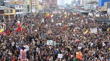 Greve na Colômbia avança contra bárbárie neoliberal e necropolítica do governo Duque
