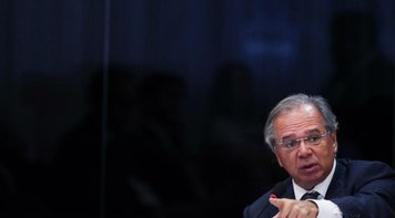 ‘Guedes é guarda-chuva de camelô: não resiste à tempestade’, diz cientista político