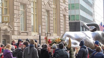 Herança trágica do neoliberalismo, crise desorganiza e empobrece os trabalhadores