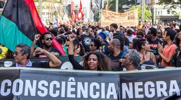 Marcha da Consciência Negra pede fim do racismo e do genocídio de jovens