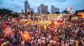 Contra o golpe, Povo Sem Medo leva milhares à sede da Globo