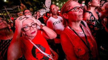 País golpeado: retrocessos marcam um ano de aceitação do impeachment