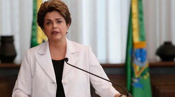 Dilma admite erros e pede união por democracia, 'o lado certo da História'