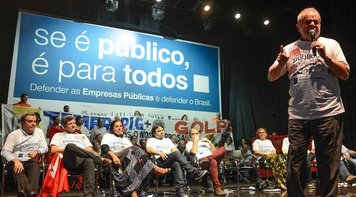 Lula defende empresas públicas contra privatização em ato no Rio