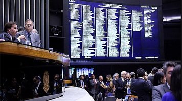 Por conveniência, direita agora defende financiamento público de campanhas