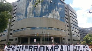 'Baderneiro é quem rasgou a Constituição', diz presidente da CUT