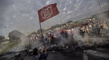 Contra a PEC 55, ruas e estradas de São Paulo amanhecem bloqueadas