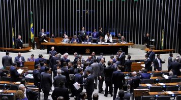 PEC 241, que rompe pacto de 1988, é aprovada em primeiro turno na Câmara