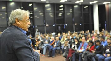 Ladislau Dowbor: crédito no Brasil não é estímulo, é extorsão