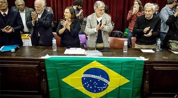 'Esta é uma greve para construir o Brasil', diz Bresser-Pereira