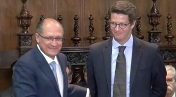 Bolsonaro indica réu por improbidade para ministro do Meio Ambiente