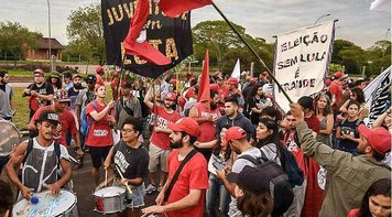 Lula em Porto Alegre "anima ainda mais" as caravanas em defesa da democracia