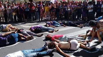 Milhares de mulheres saem às ruas em todo país contra violência e pela democracia