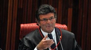 Atuação de Fux no caso Queiroz causa indignação, revolta e ironias