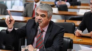 Parlamentares e movimentos sociais querem renúncia de Temer e eleições diretas