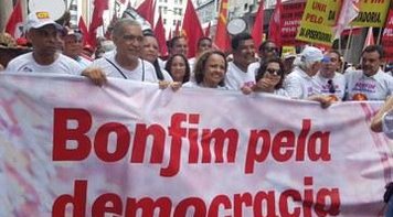 Lavagem do Bonfim reúne 10 mil ativistas em defesa da democracia