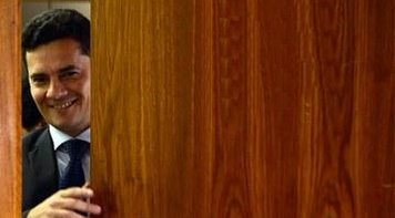 "TERATOLÓGICO!":  Para juristas, caso Lula desprezou regras, mostrou arbítrio e falso heroísmo