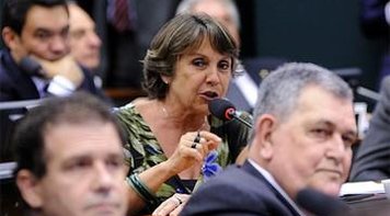 DE MADRUGADA: Em poucas horas, CCJ barra diretas e faz PEC da Previdência andar