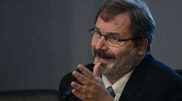 Ex-secretário defende modelo anterior e diz que atual governo segura a economia