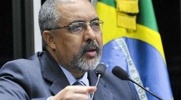 LIMITES: Paim tenta acordo para unificar projetos de terceirização