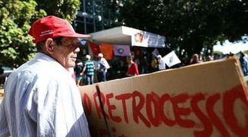 'A burguesia brasileira jamais admitiu a CLT', diz professor da USP