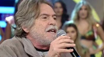 Com ator Zé de Abreu no Faustão, Rede Globo 'concede' 30 minutos à democracia
