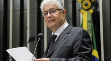 Governo e aliados no Senado 'tramam' para entregar patrimônio às teles