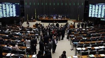 Plenário da Câmara pode votar nesta quarta projeto que regulamenta a terceirização