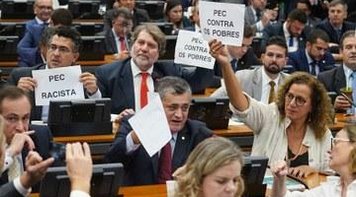 PEC 6/2019:  Votação da reforma da Previdência é adiada para terça-feira. Oposição comemora