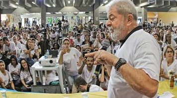 CONJUNTURA: 'Povo ainda vai voltar a sentir orgulho de ser brasileiro', diz Lula