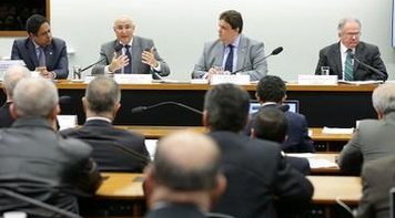 Flexibilização não é precarização, diz representante patronal