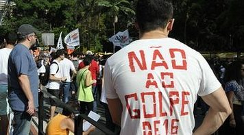 Por 'Fora, Temer' e 'Diretas Já', e em defesa de Lula, crescem manifestações em todo o país