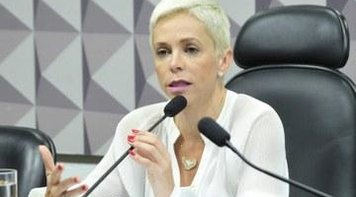 Governo tenta de novo, e perde de novo: posse de ministra segue suspensa