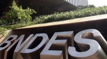 Plutocracia brasileira quer destruir o BNDES, o 'porta-aviões' da economia