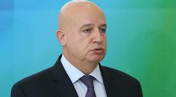 Previdência deve ser ajustada para ser sustentável, diz ministro