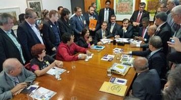 DEBATE: Centrais pedem prazo maior e garantia de debate sobre a Previdência