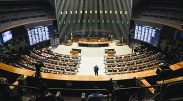 Plenário da Câmara começa a discutir processo de impeachment